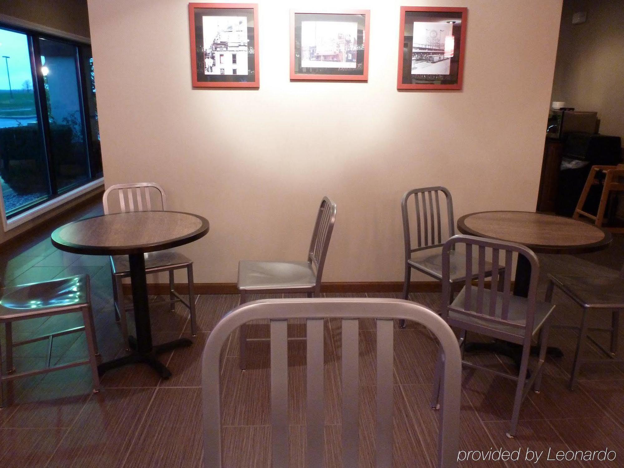 Holiday Inn Express & Suites Evansville North By Ihg Warrenton Restoran gambar